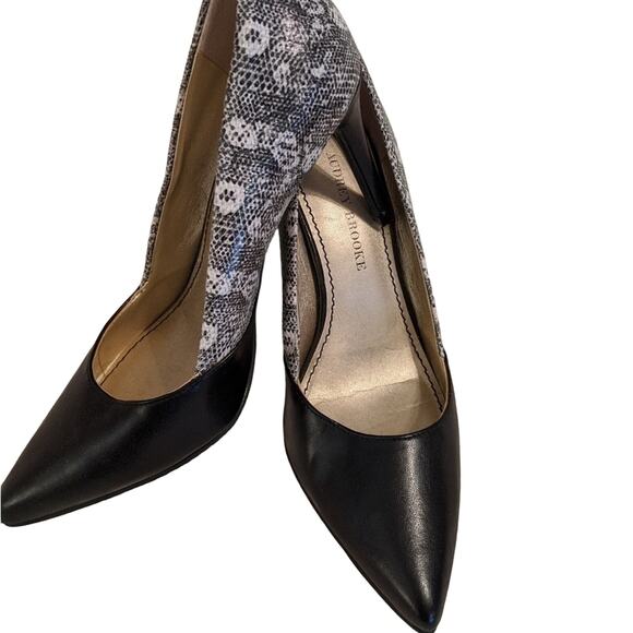 NWOT Audrey Brooke Black/White Pointed Heels 6 - Picture 1 of 6